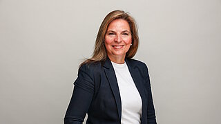 Portraitfoto von Claudia Bühler