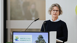 Referentinam Redepult: Prof. Dr. Katrin Rehdanz, Christian-Albrechts-Universität Kiel und Wissenschaftlicher Beirat für Natürlichen Klimaschutz (WBNK)
