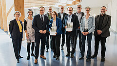 Gruppenfoto der Mitglieder des WBNK mit Carsten Schneider