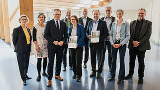 Gruppenfoto der Mitglieder des WBNK mit Carsten Schneider