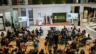 Publikum und Podium beim ANK-Fachforum