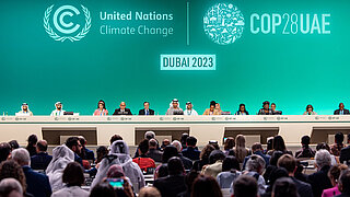 Abschlussplenum der Weltklimakonferenz (COP 28), 13. Dezember 2023